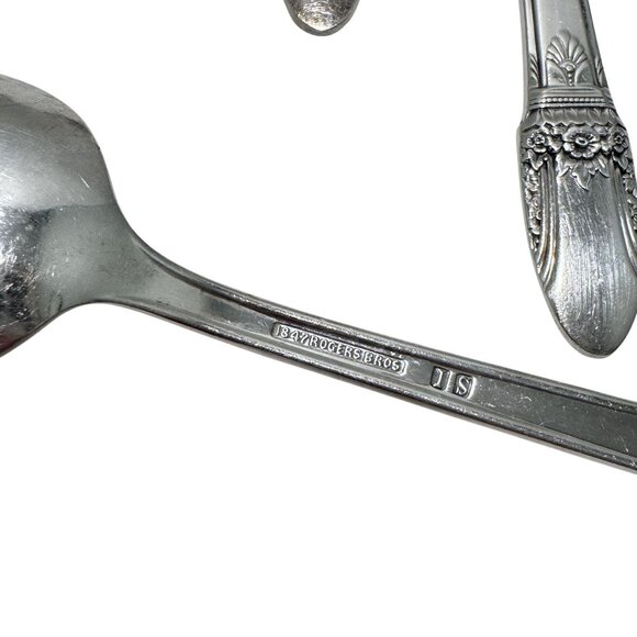 Rogers Bros IS Vintage 1937 FIRST LOVE Set of 8 Large Spoons 7.5" Silverplate - Picture 5 of 5